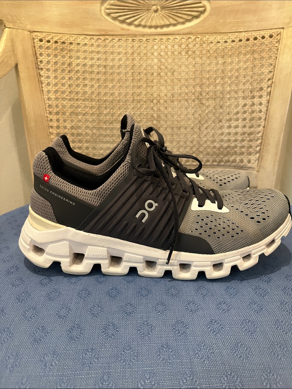 On Cloud Running Shoes Women’s Grey, Black and White - Picture 2 of 10